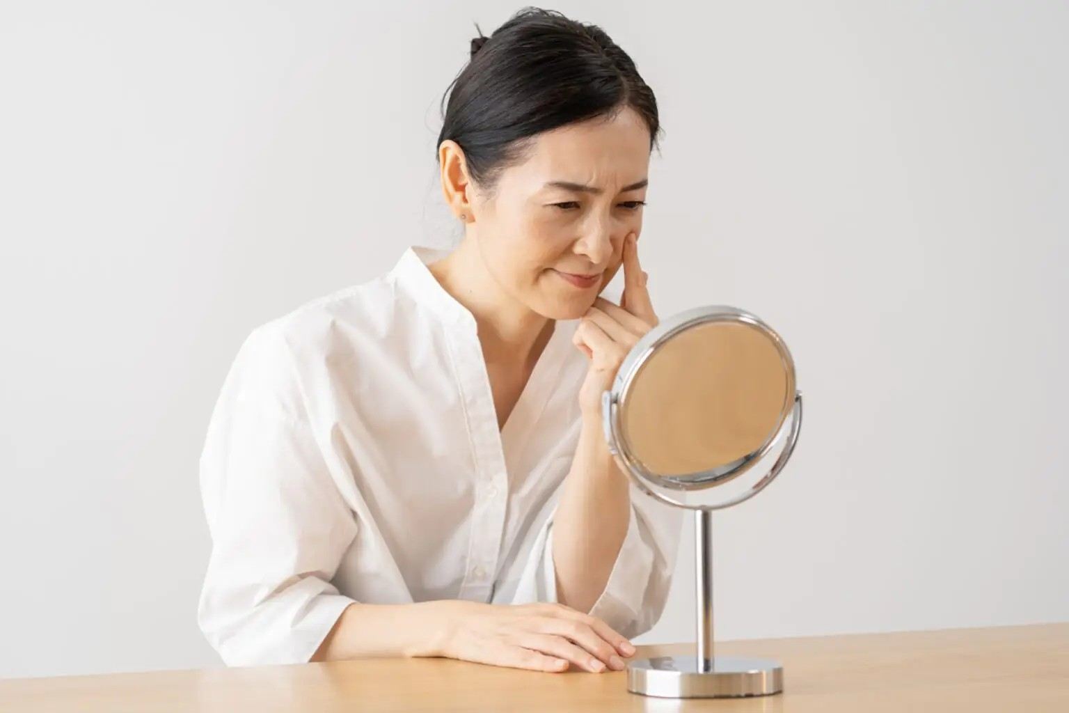 その老け顔、シワが原因かも？美容鍼で始める本格エイジングケア｜福井県鯖江市で美容鍼ならbeauty hari salon lilli