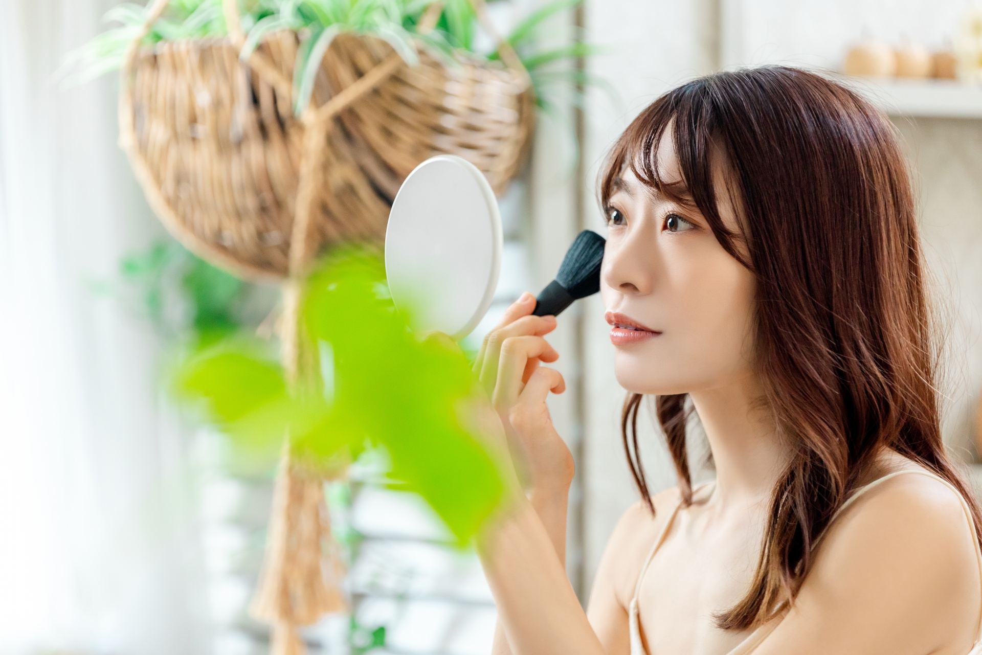 美容鍼は化粧したままで大丈夫？メイクあり・なしどちらがいい？｜福井市周辺の美容鍼ならbeauty hari salon lilli