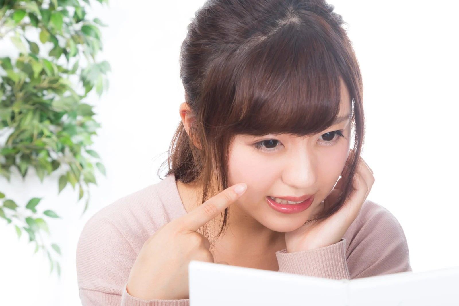クレーター肌に本気で向き合う。美容鍼で始めるニキビ跡改善｜越前市周辺の美容鍼ならbeauty hari salon lilli