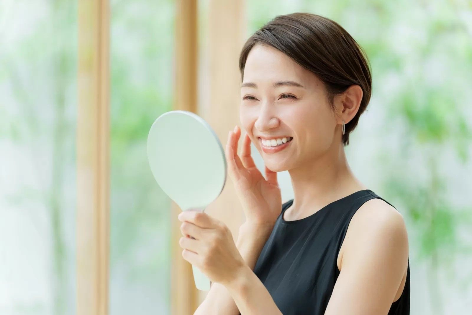 眉間のシワに悩むあなたへ。美容鍼で若々しい印象を手に入れませんか？