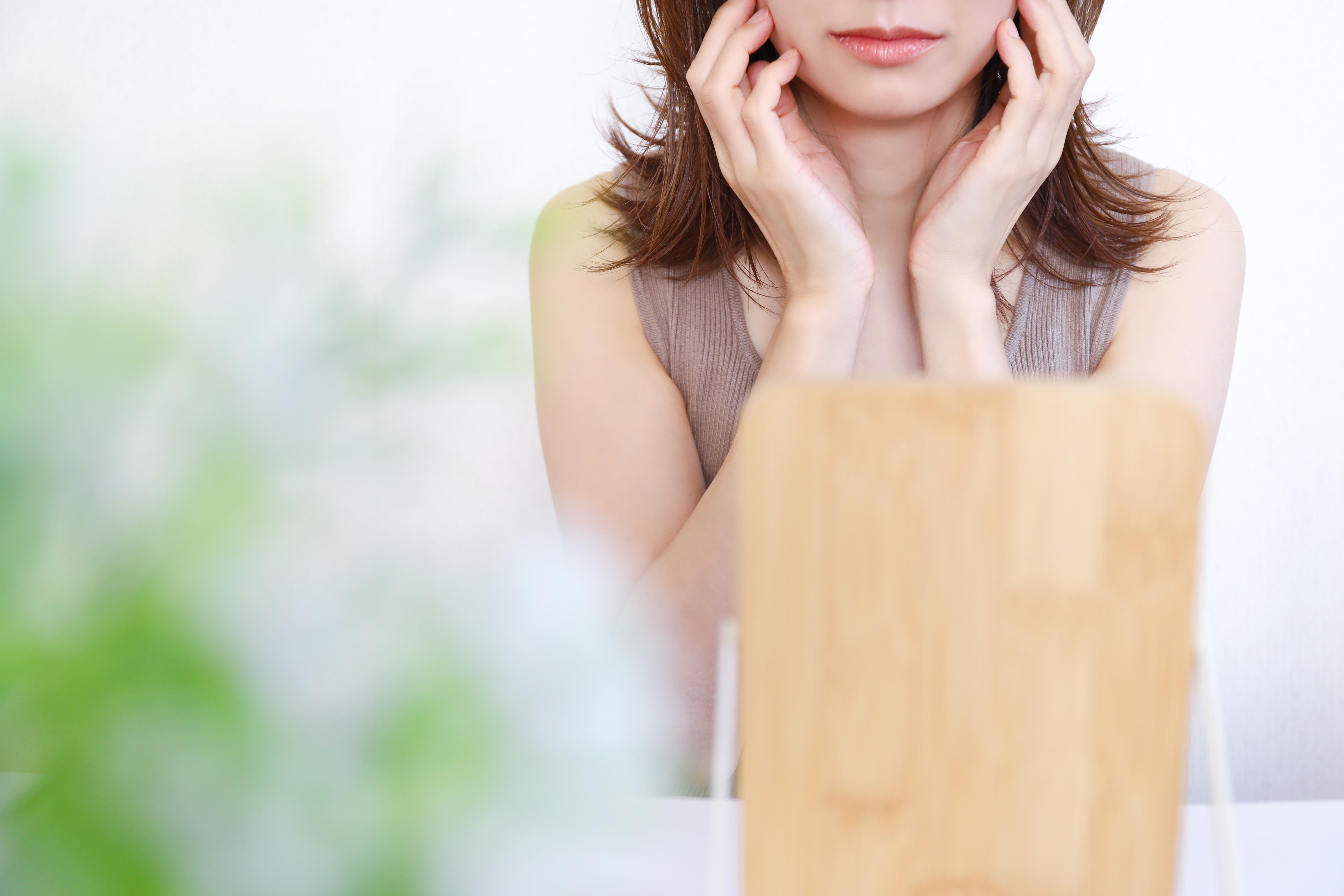 ぼやけたフェイスラインに。大人女性のためのむくみケア｜福井県鯖江市で美容鍼ならbeauty hari salon lilli