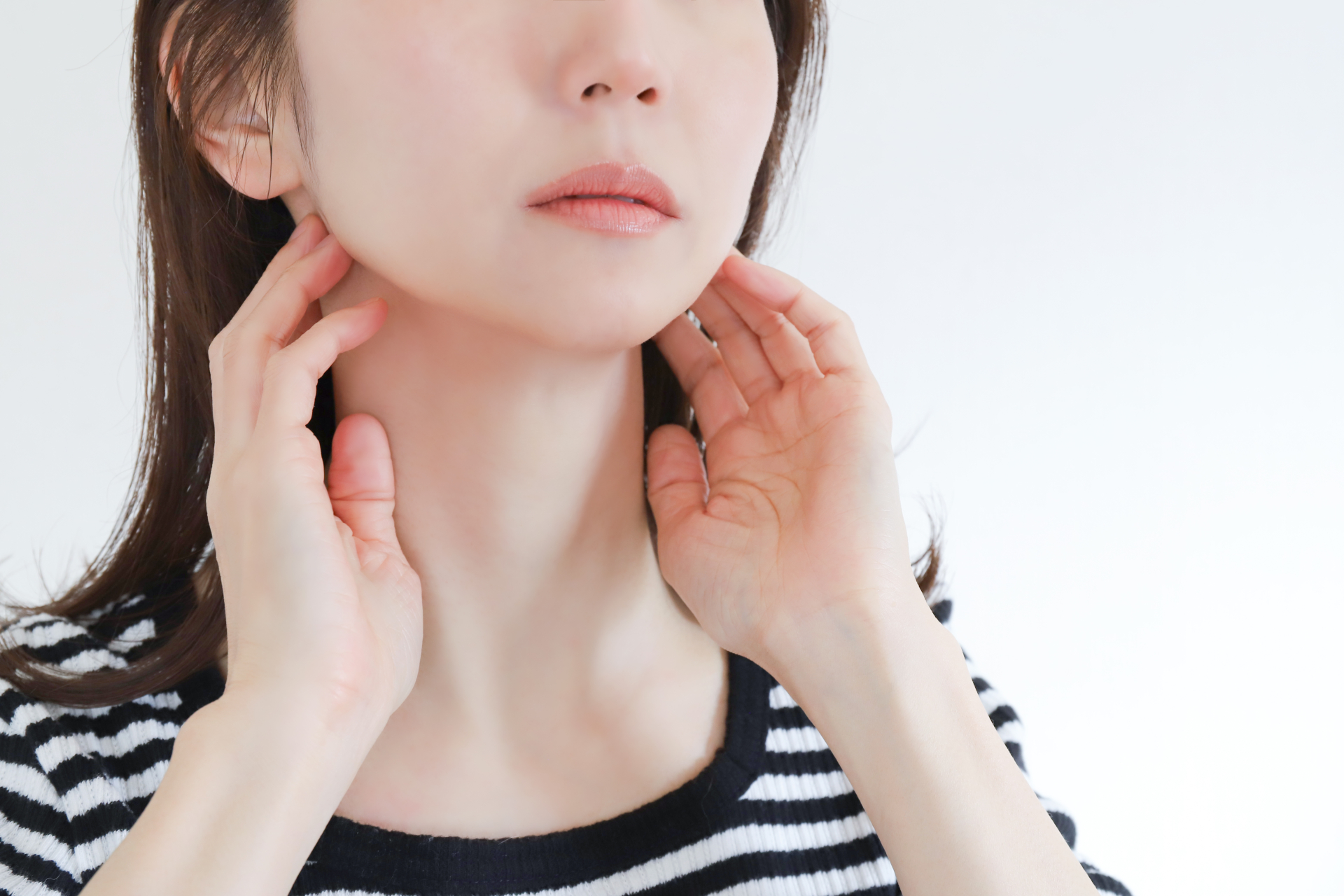 二重アゴが気になり始めたら。大人女性のためのフェイスラインケア｜越前市周辺の美容鍼ならbeauty hari salon lilli